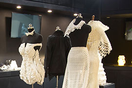世界第一件3D打印婚纱、、2.7米长号衣是最长的3D打印服装
